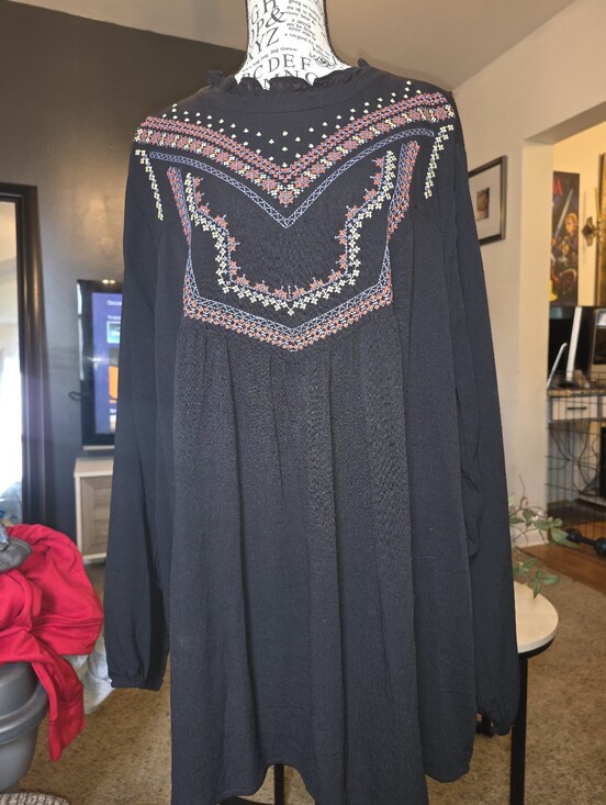torrid Tops - torrid Black Women's Garment Label Close-Up